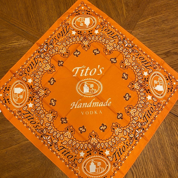 Lot of 6 Tito’s Bandanna’s & 1 pair sunglasses - Picture 2 of 4